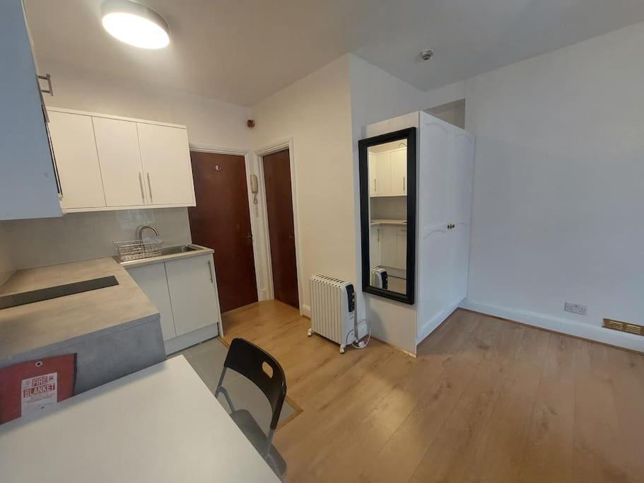 Newly Refurbished Studio لندن المظهر الخارجي الصورة